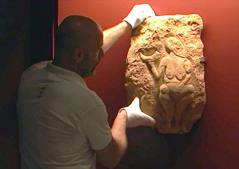 Installation d'un relief sculpté