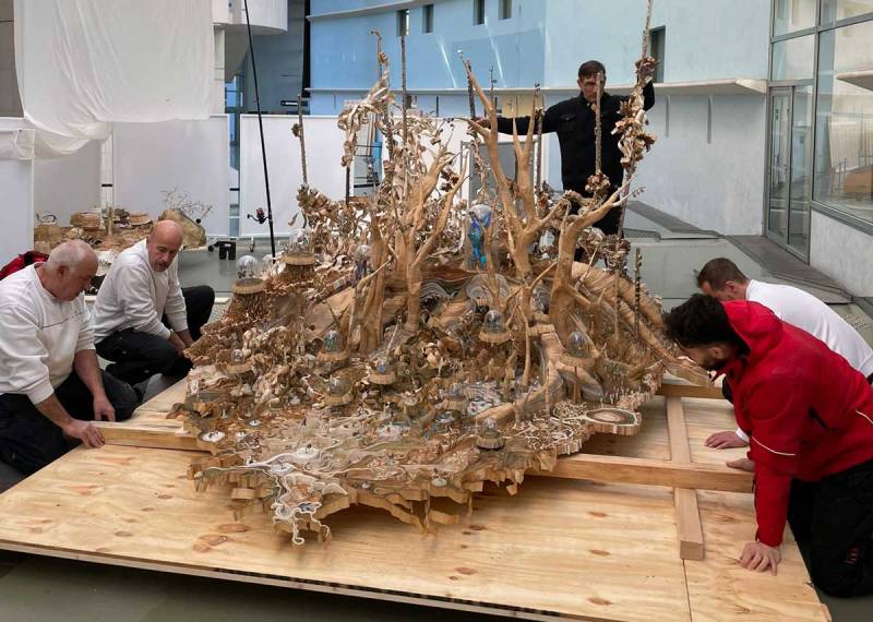 Emballage d’une œuvre monumentale à Paris 